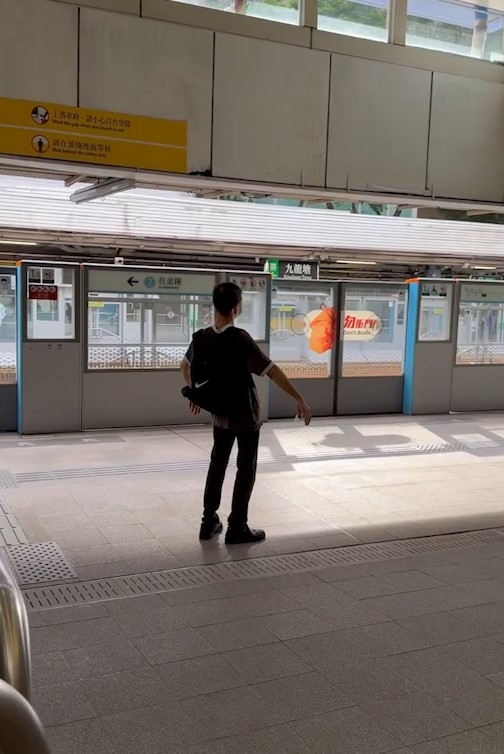 九龍塘港鐵站內驚現「真人NPC」　網民笑稱網絡出事　原來Lag機有原因