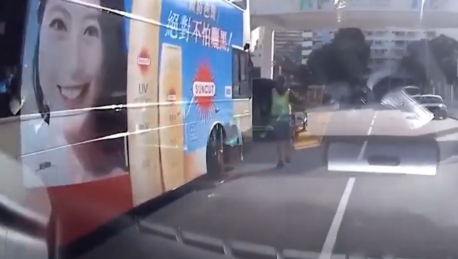 沙田乙明邨巴士被鎖車罰$320