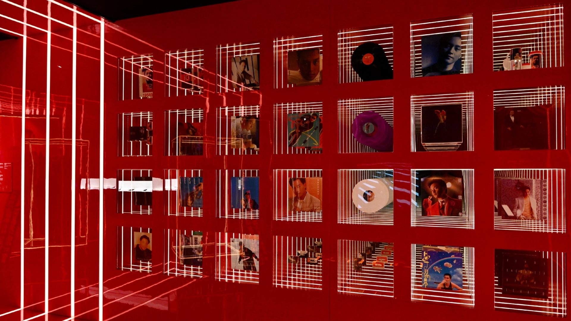 哥哥摯愛唐鶴德更借出大量珍藏。