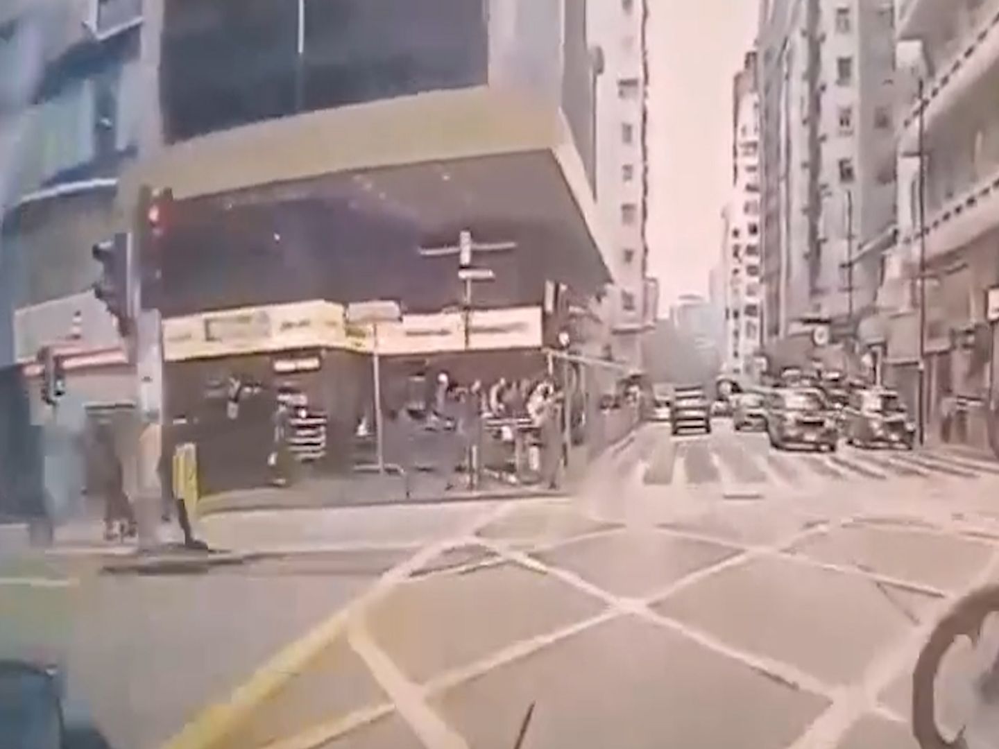 佐敦16歲單車騎手突過馬路遇車禍