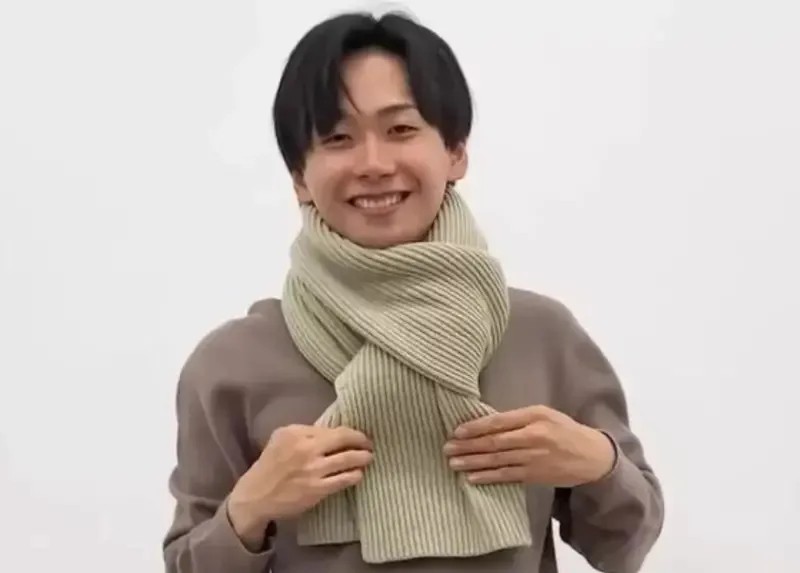 ▲One Loop為最常見也最簡單的綁法。（圖／取自IG@UNIQLO）