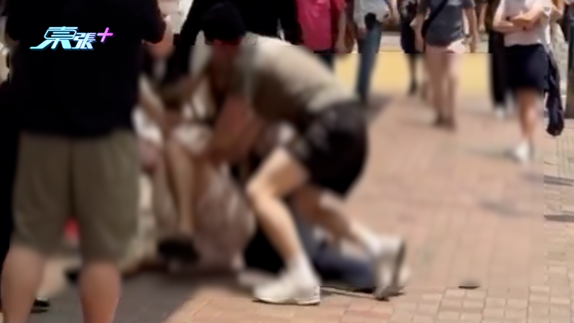 銅鑼灣MMA｜兩司機街頭互毆　爭執擸電筒最後「打到爆缸」（Threads＠wkmik）