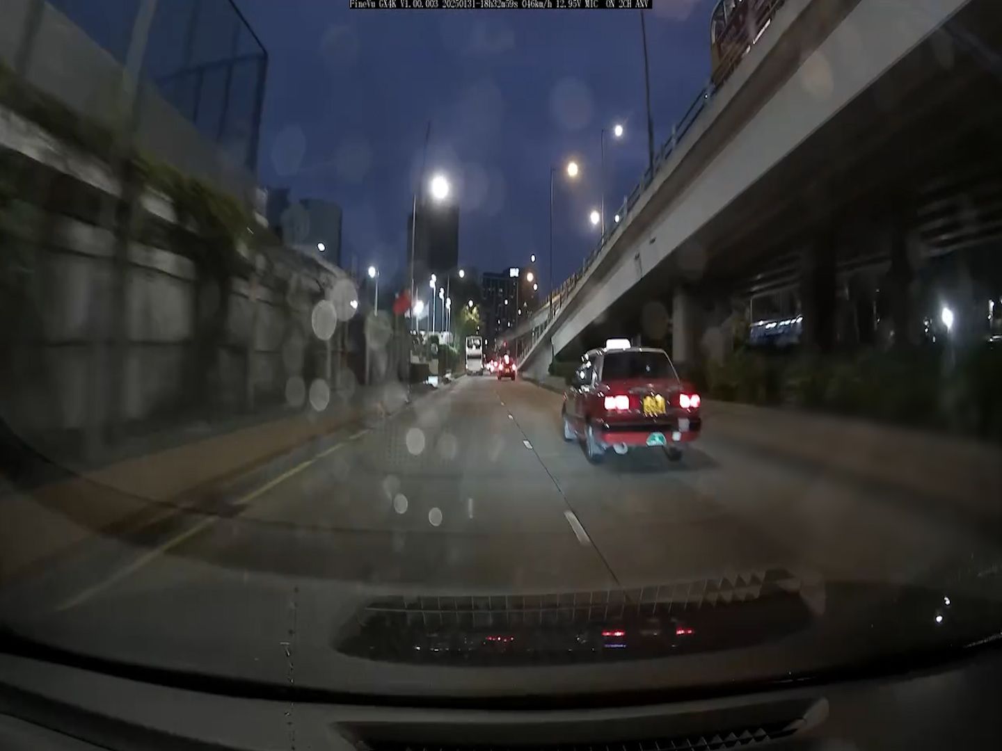 私家車新年勁陰功！加士居道天橋底先遇切線再碰U-turn