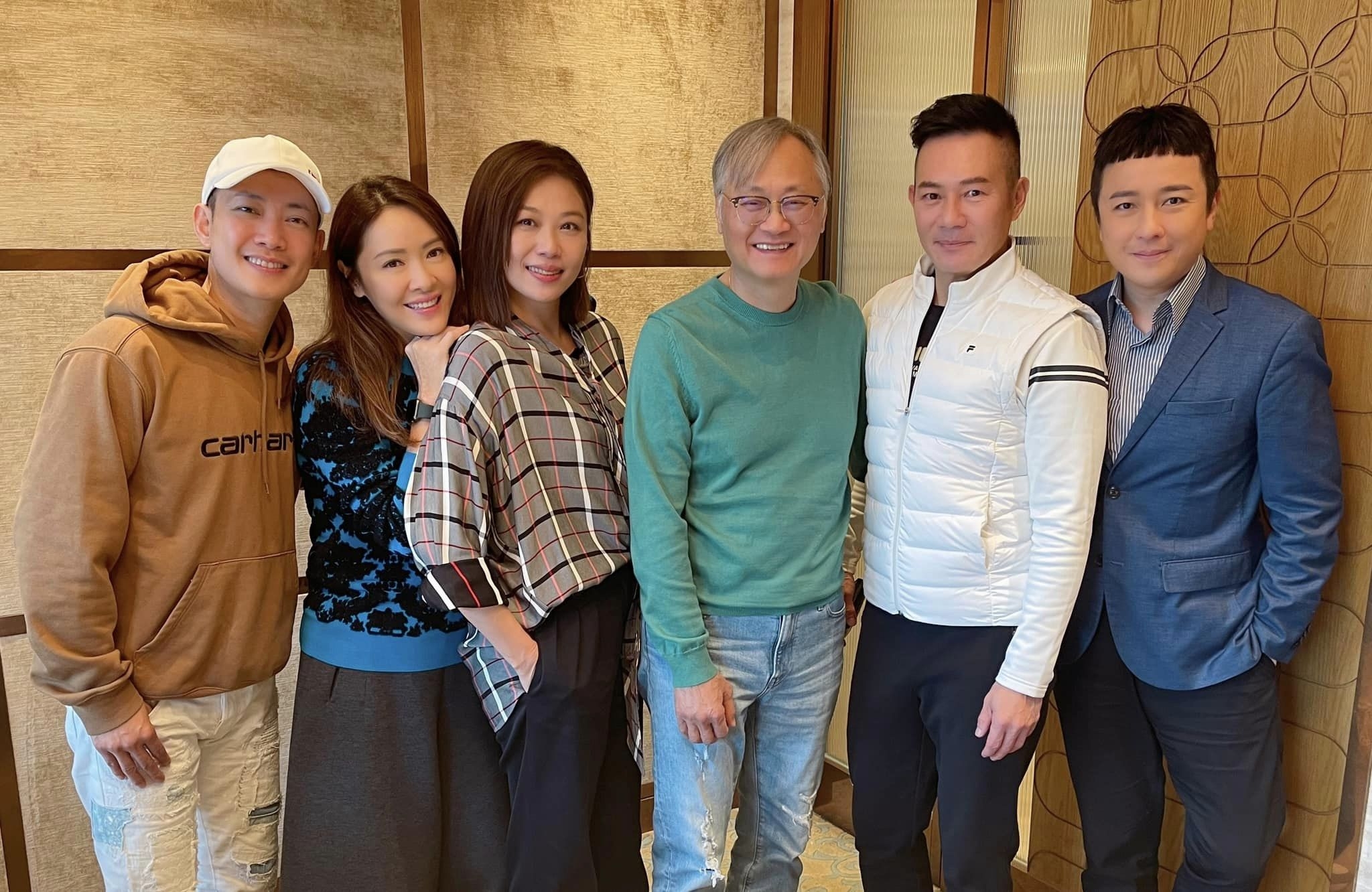 50歲陳妙瑛激罕現身《無頭東宮》聚會。