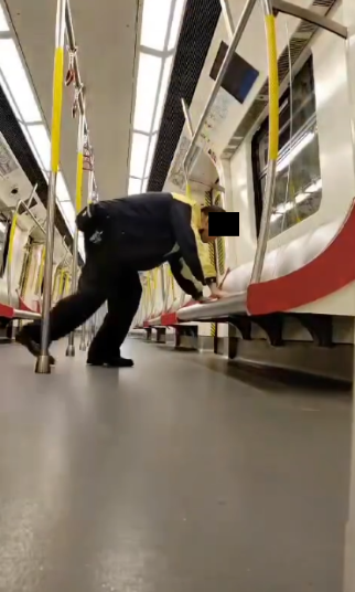 港鐵職員車廂猛做掌上壓影片瘋傳　1分鐘做73下耐力驚人　港鐵有回應