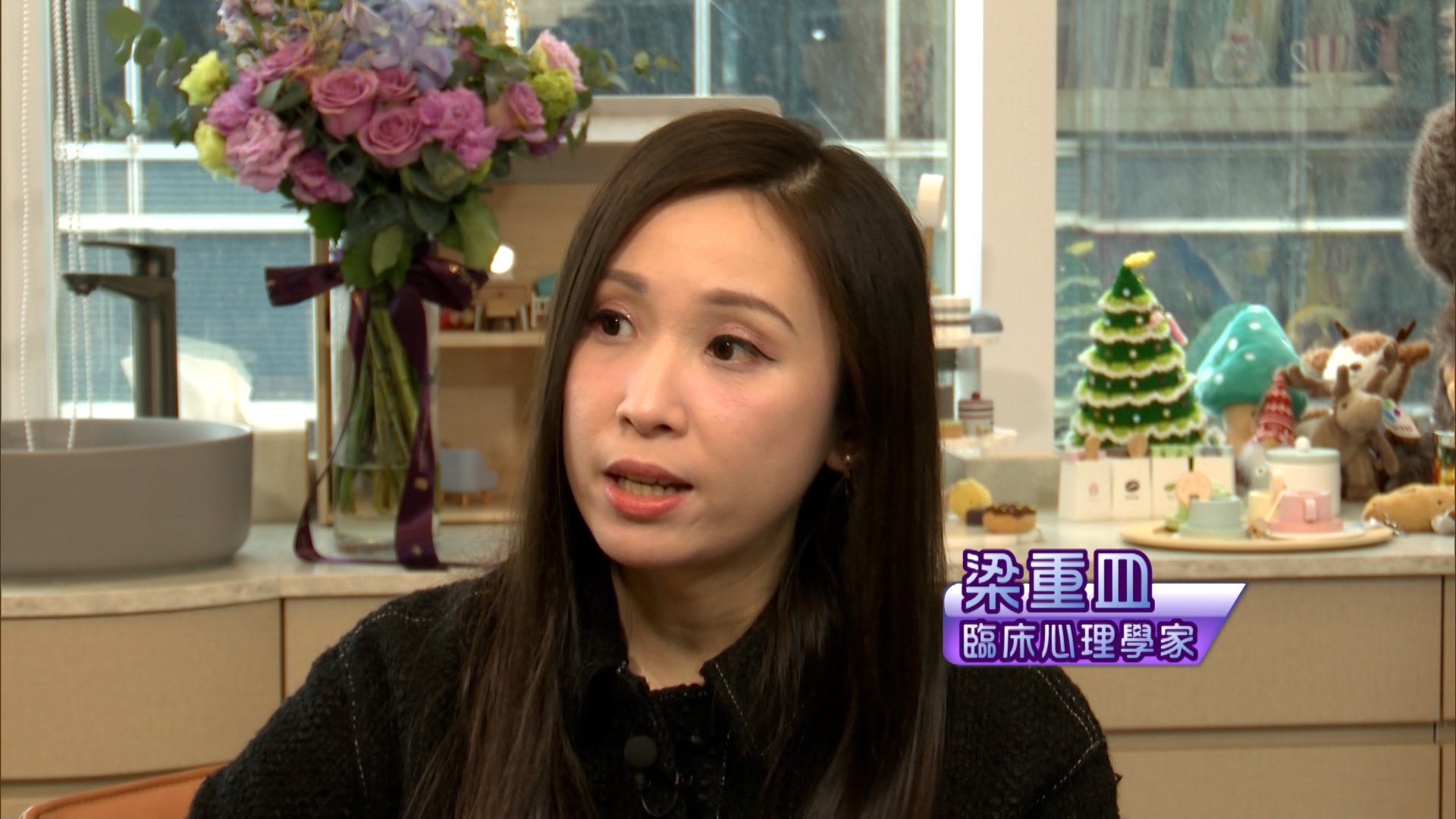 臨床心理學家梁重皿表示，一般有異常行為，在精神醫學上會考慮該人士是否有思覺失調的情況。