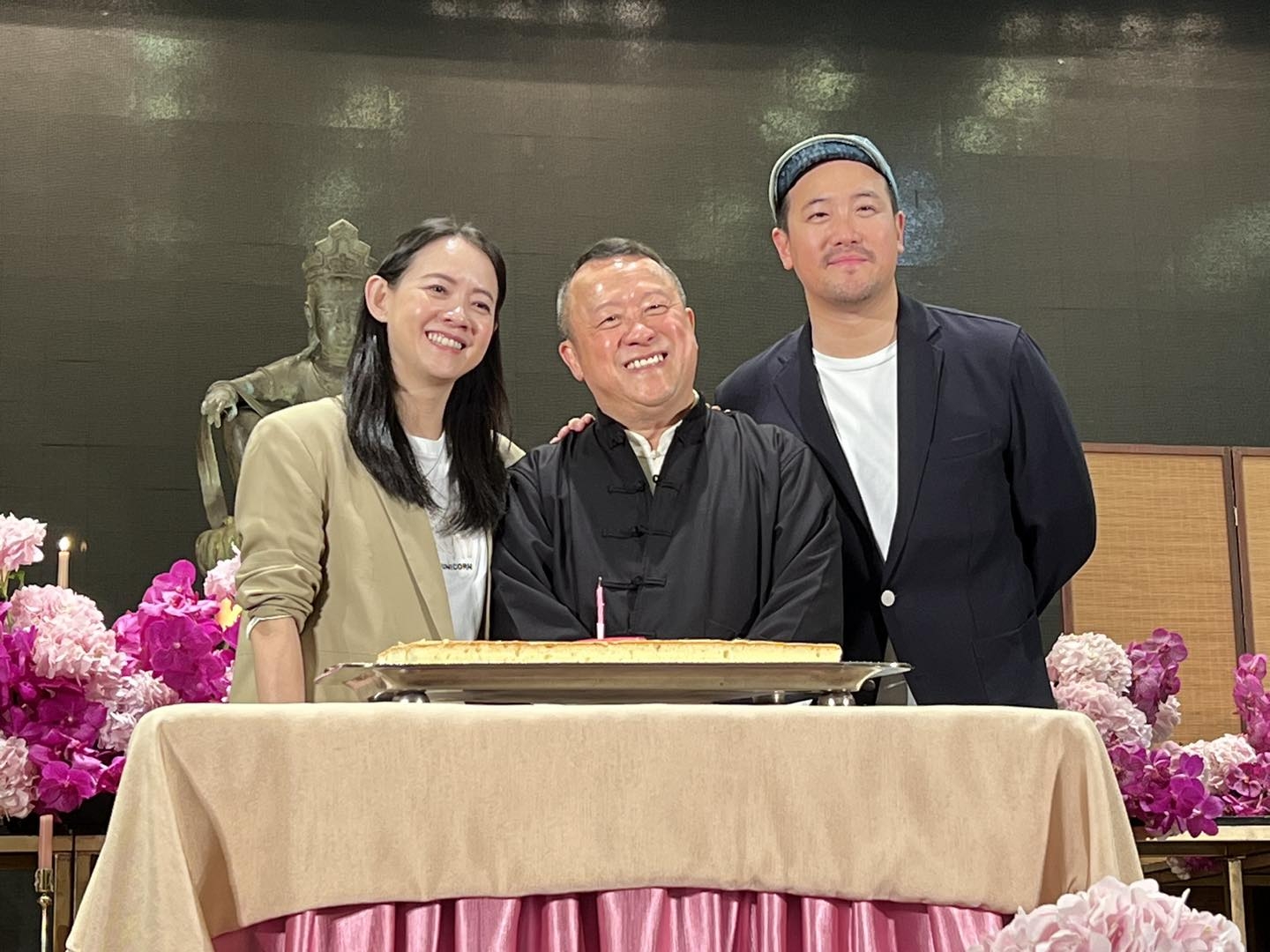 曾國祥曾寶儀合體為爸爸曾志偉賀70大壽。