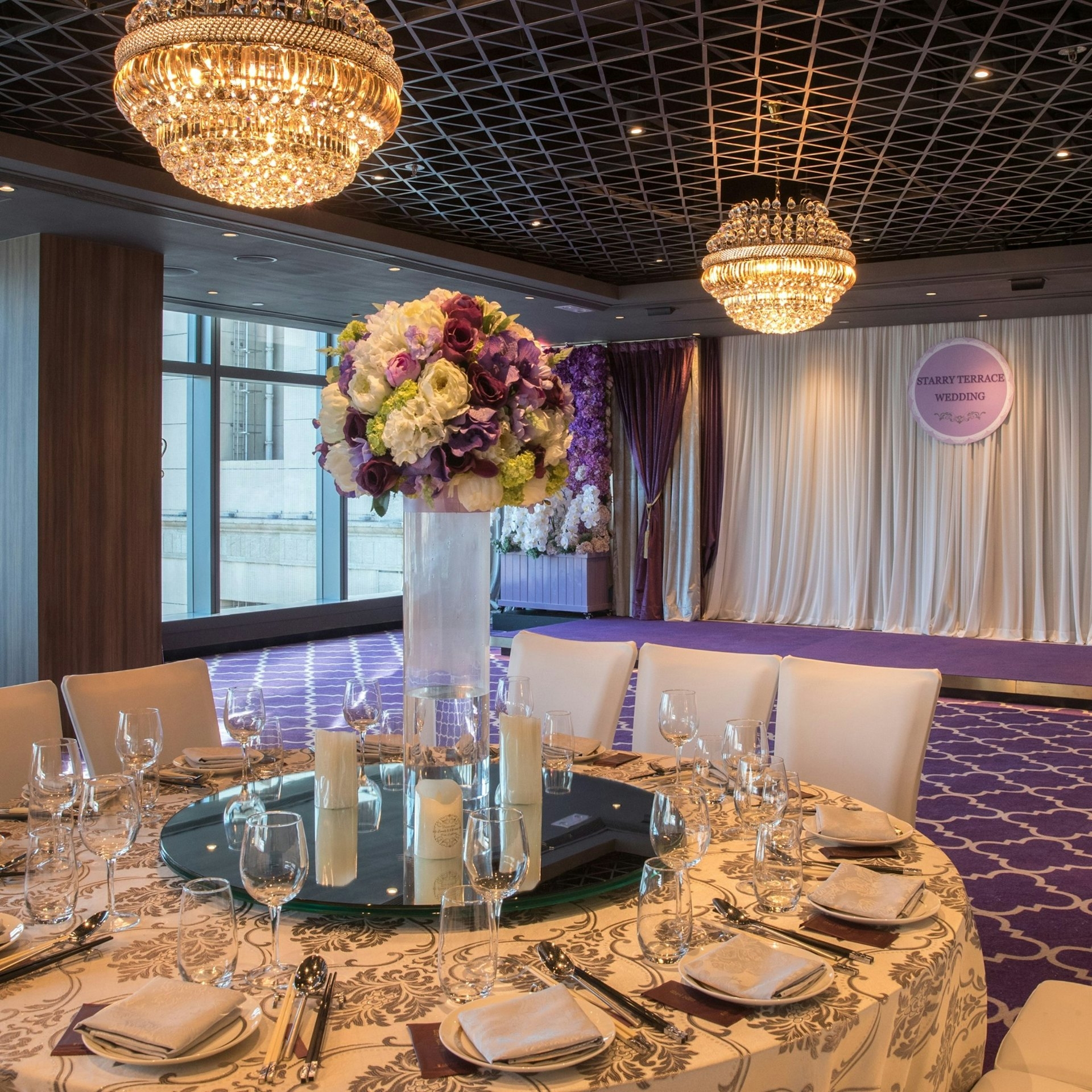 「星薈」主打婚宴，以「擁有270度戶外露台配合大廳落地玻璃」為賣點。（Facebook圖片／「星薈」）
