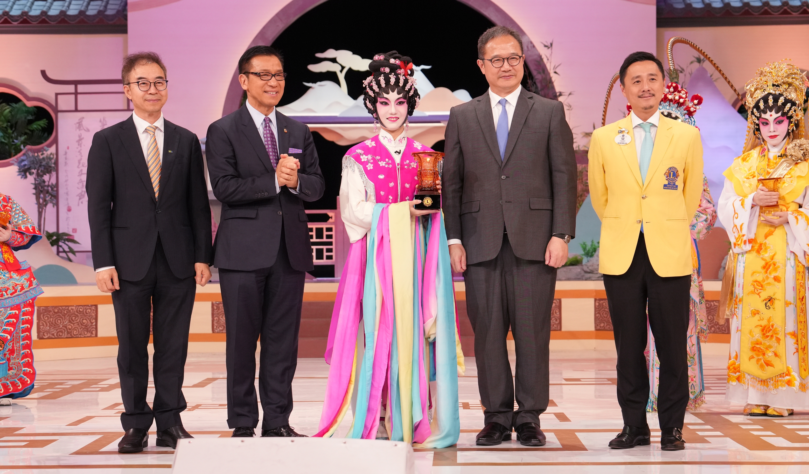 「第三屆全港兒童及青少年粵劇折子戲公開大賽」青少年組冠軍羅雅禧被讚具潛質。