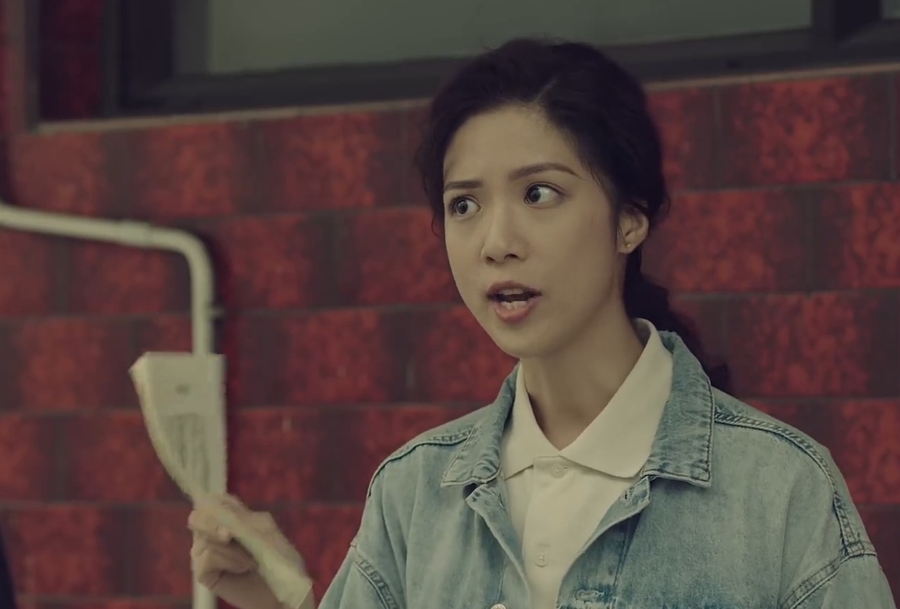 今次陳曉華將會一人分飾兩角。