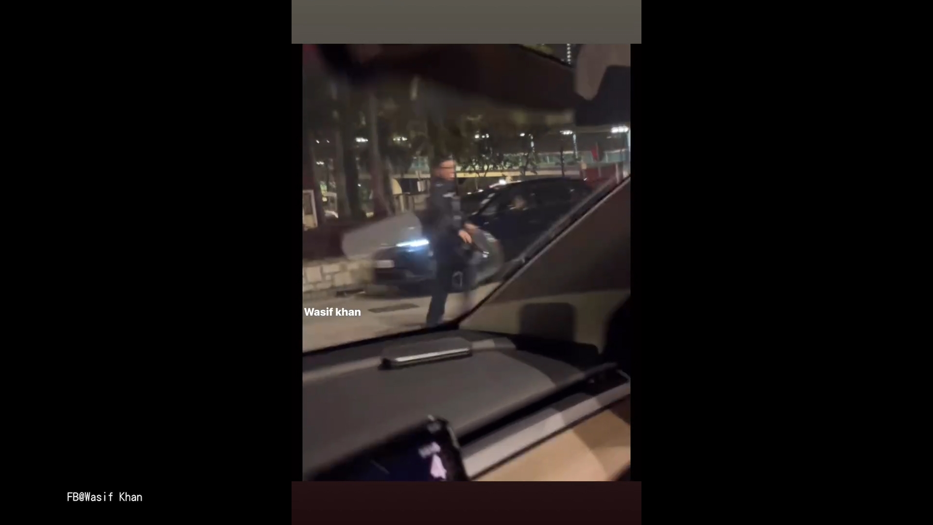 粉嶺軍地男子情緒激動衝出迴旋處　手持鐵板揮舞　有人高聲大呼「襲警」