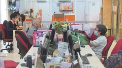 港股曾重上萬九點關口 收市升逾700點