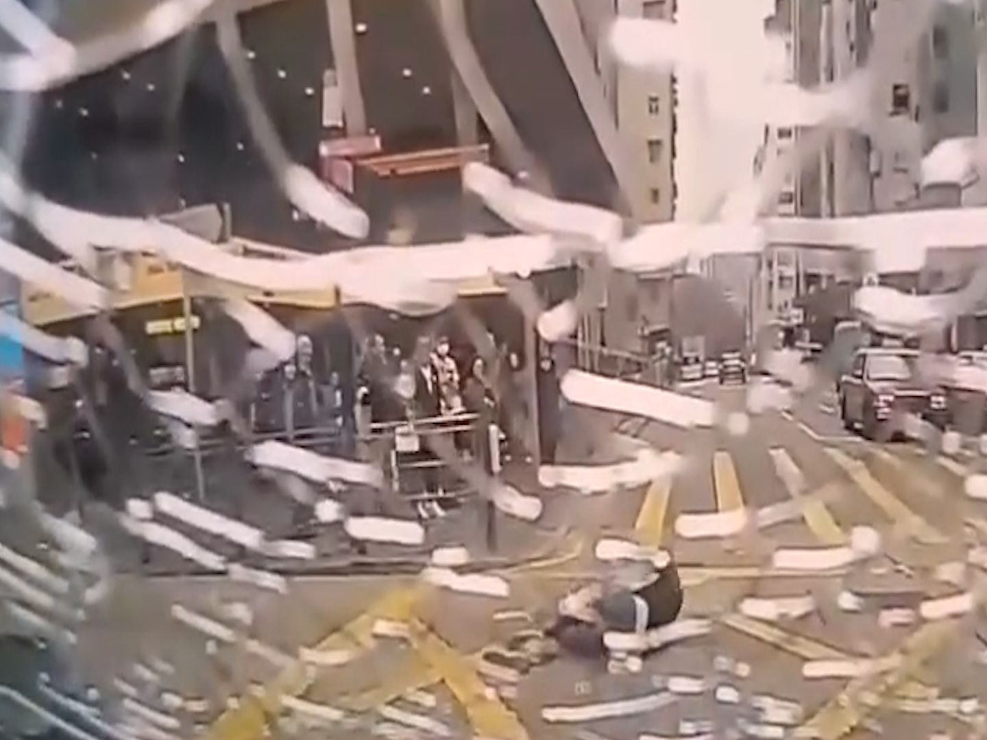 佐敦16歲單車騎手突過馬路遇車禍