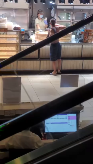 阿叔大鬧唐記包點怒斥「無叉用」　找店員晦氣被商場保安KO