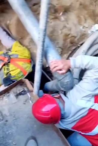 啟德醫院地盤冧棚架事發一刻！