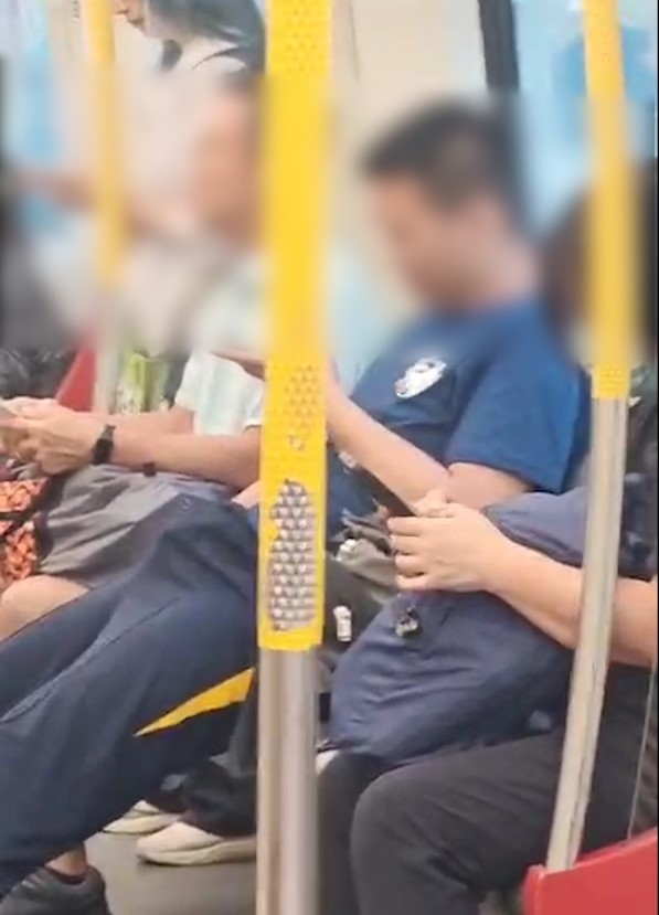 東張西望報料｜男子港鐵當眾自瀆如「無人之境」　觀眾：整完仲攞隻手出嚟聞