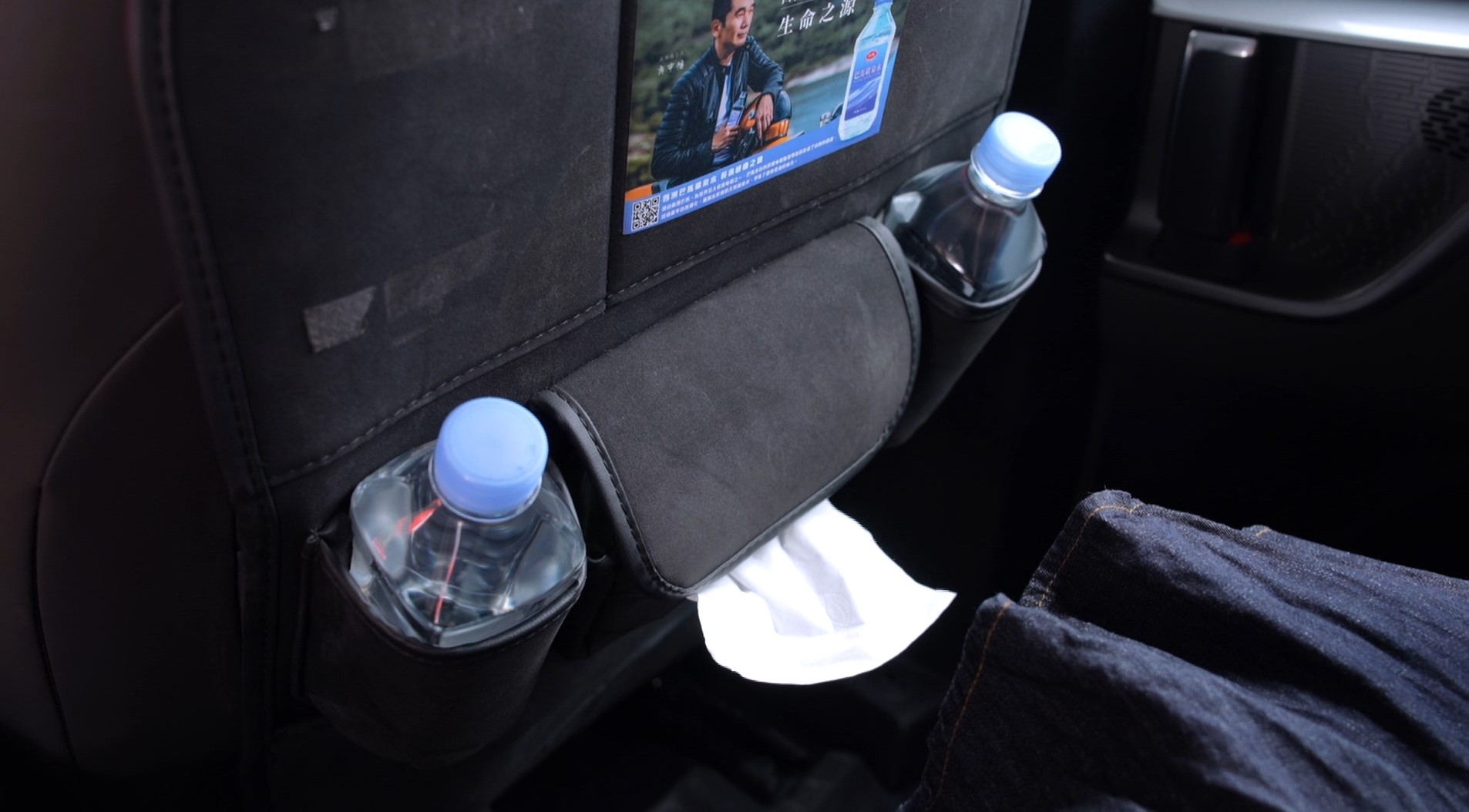 車廂有提供樽裝水、紙巾，又有齊各種電子支付工具 ，還有平板可以睇片解悶。