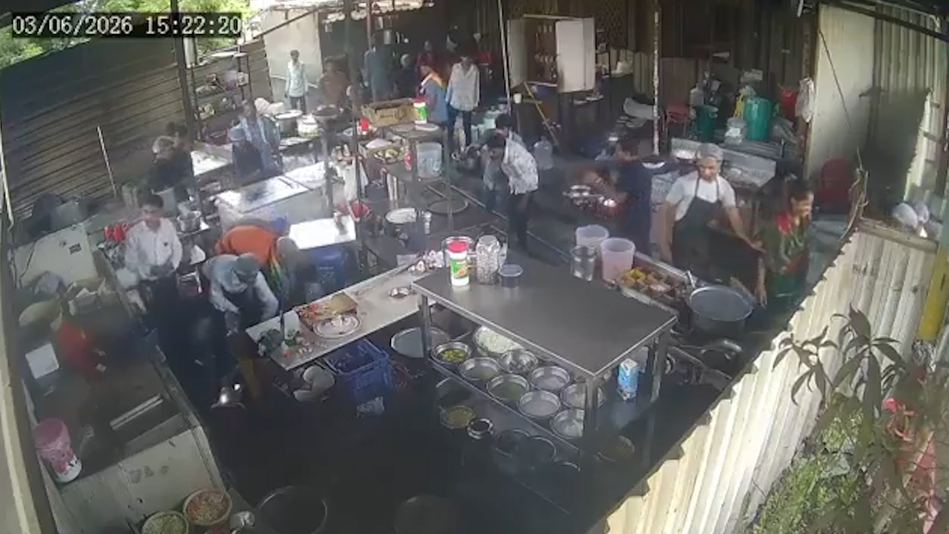 突然，廚房冰箱發生猛烈爆炸，大量碎片向前飛射，直接擊中他的頭部。西索迪亞來不及作出任何反應便倒地，同事將他抬起時，白襯衫已被鮮血染紅，送院後仍告不治。