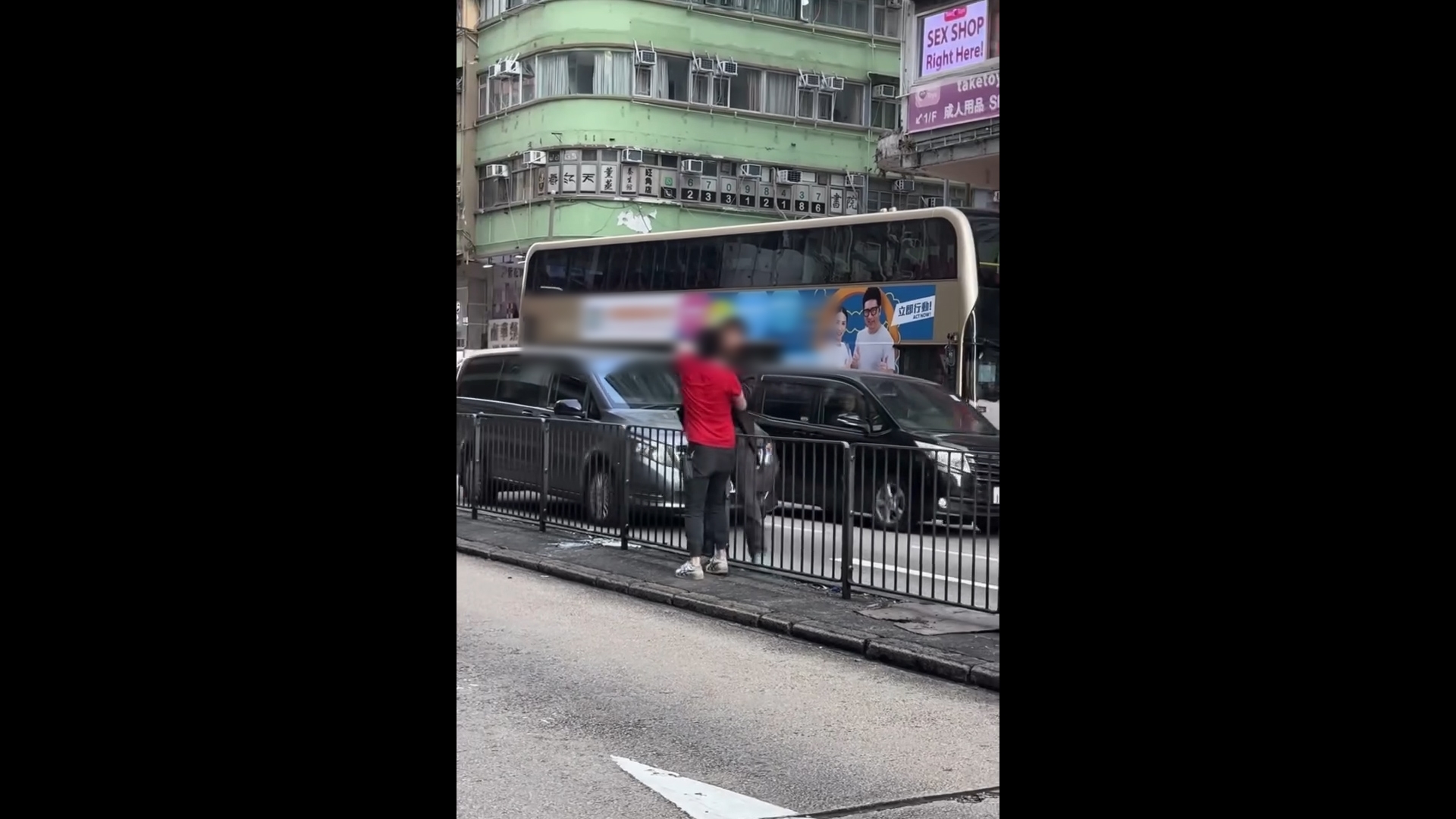 旺角超市店員勇武捉賊追出馬路　片主目擊店員追捕全過程：你支酒仲未俾錢㗎