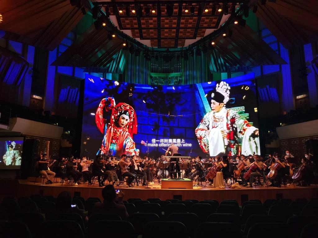 觀眾驚讚桃花源粵劇工作舍和港樂合作「落花滿天   管弦光影之旅」演出精彩。