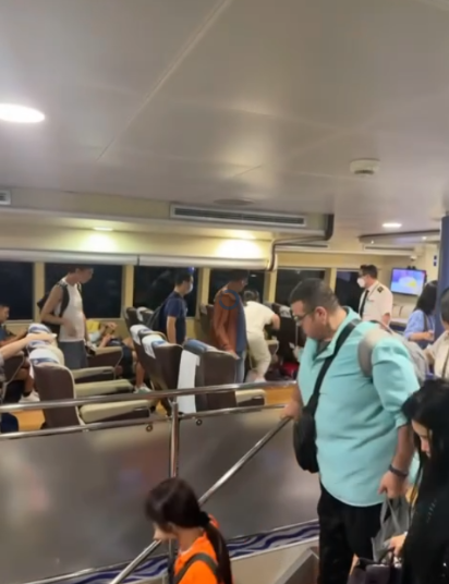 澳門返港船疑情侶鬧交　「燥底女友」狂踢凳暴走嚇跑乘客