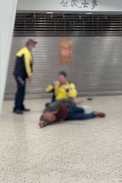 觀塘港鐵站爆4人混戰疑醉酒鬧事