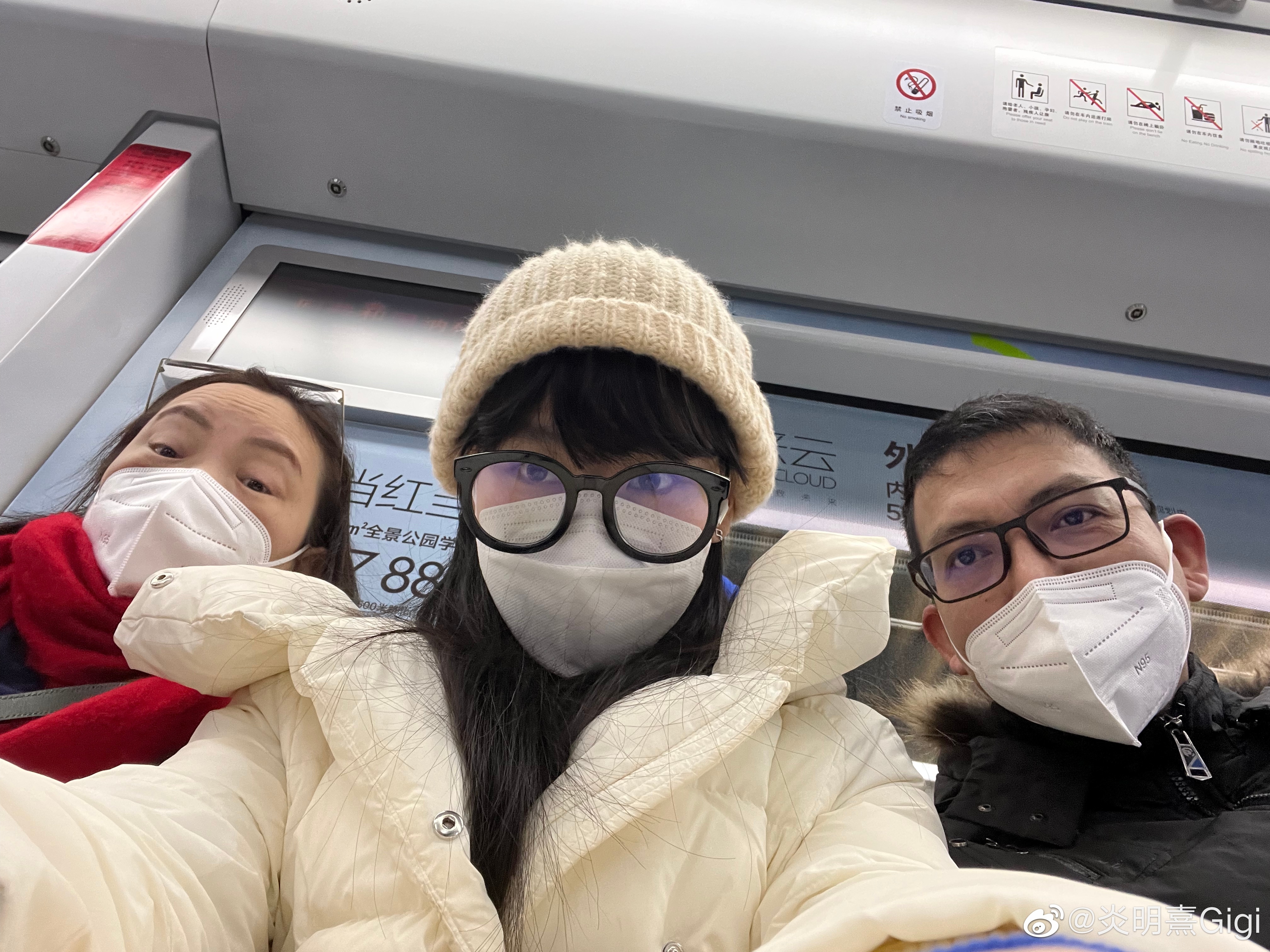 炎明熹到內地工作，趁着空檔與家人團聚。