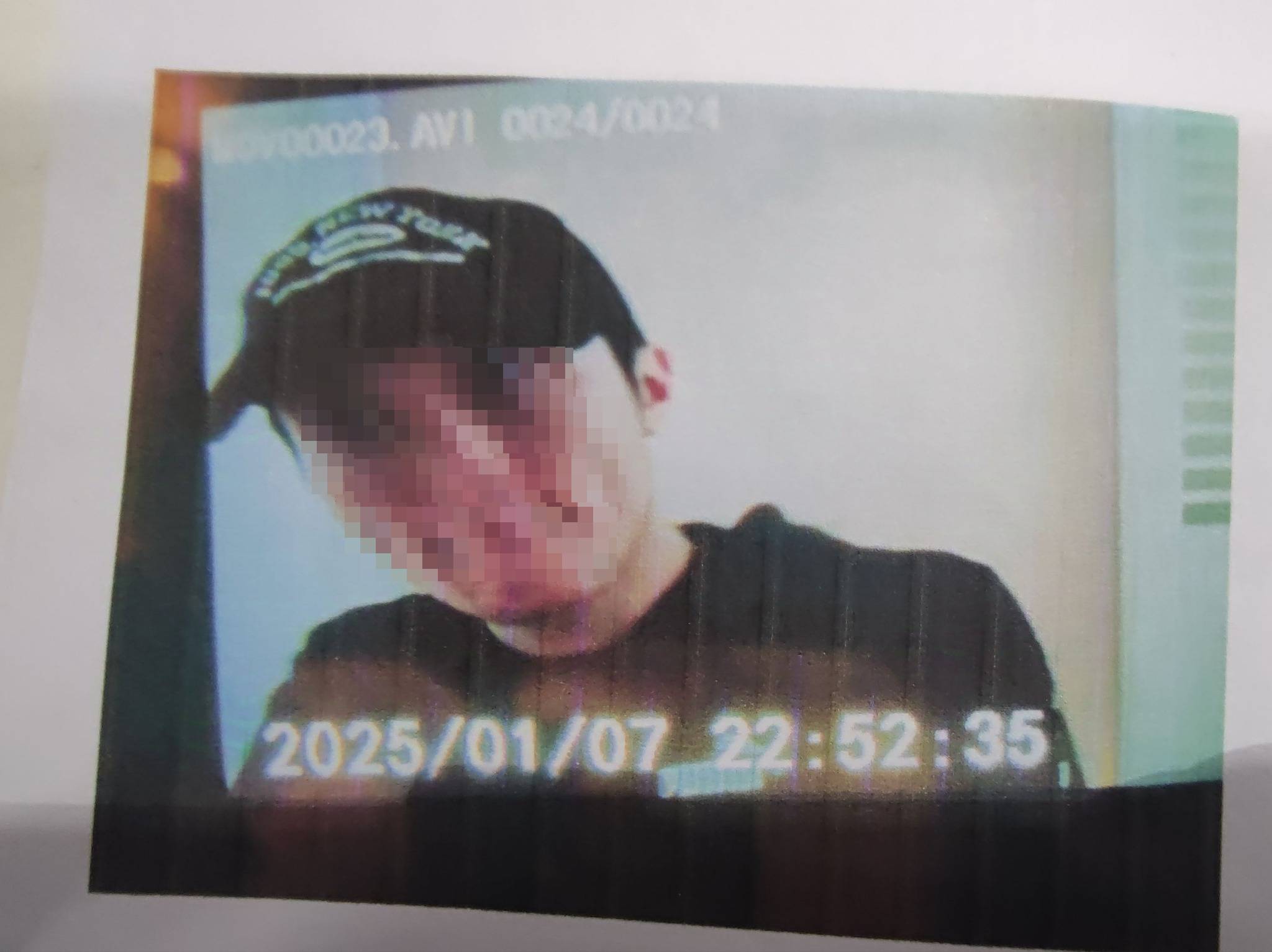 皇后山邨單位遭「踩線」。(FB)