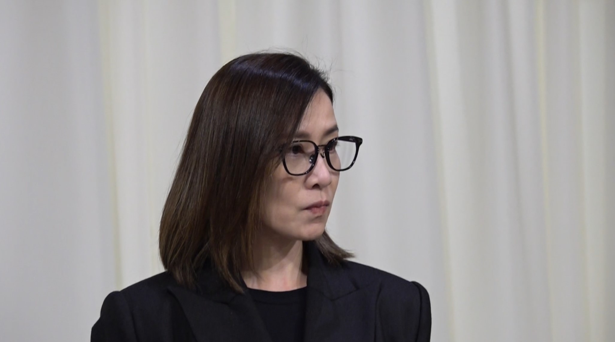 阿余於昨晚設靈已經有到場，臨走時更加雙眼通紅，盡顯不捨之情