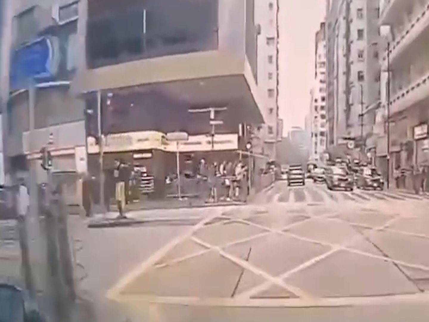 佐敦16歲單車騎手突過馬路遇車禍