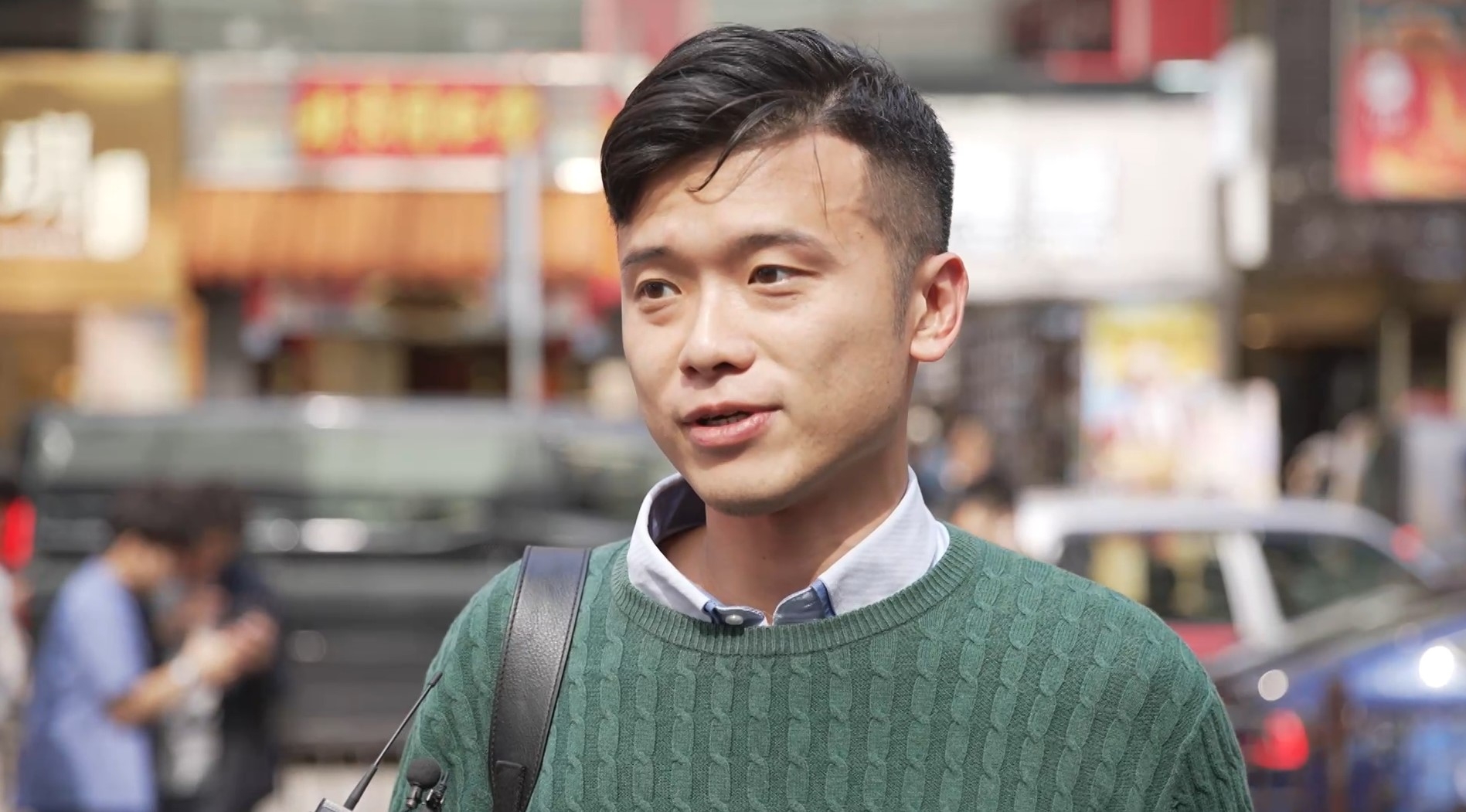 有市民與東張主持鄧凱文表示：「唔夠瞓」、「情緒壓力」等，都會導致胃部不適。