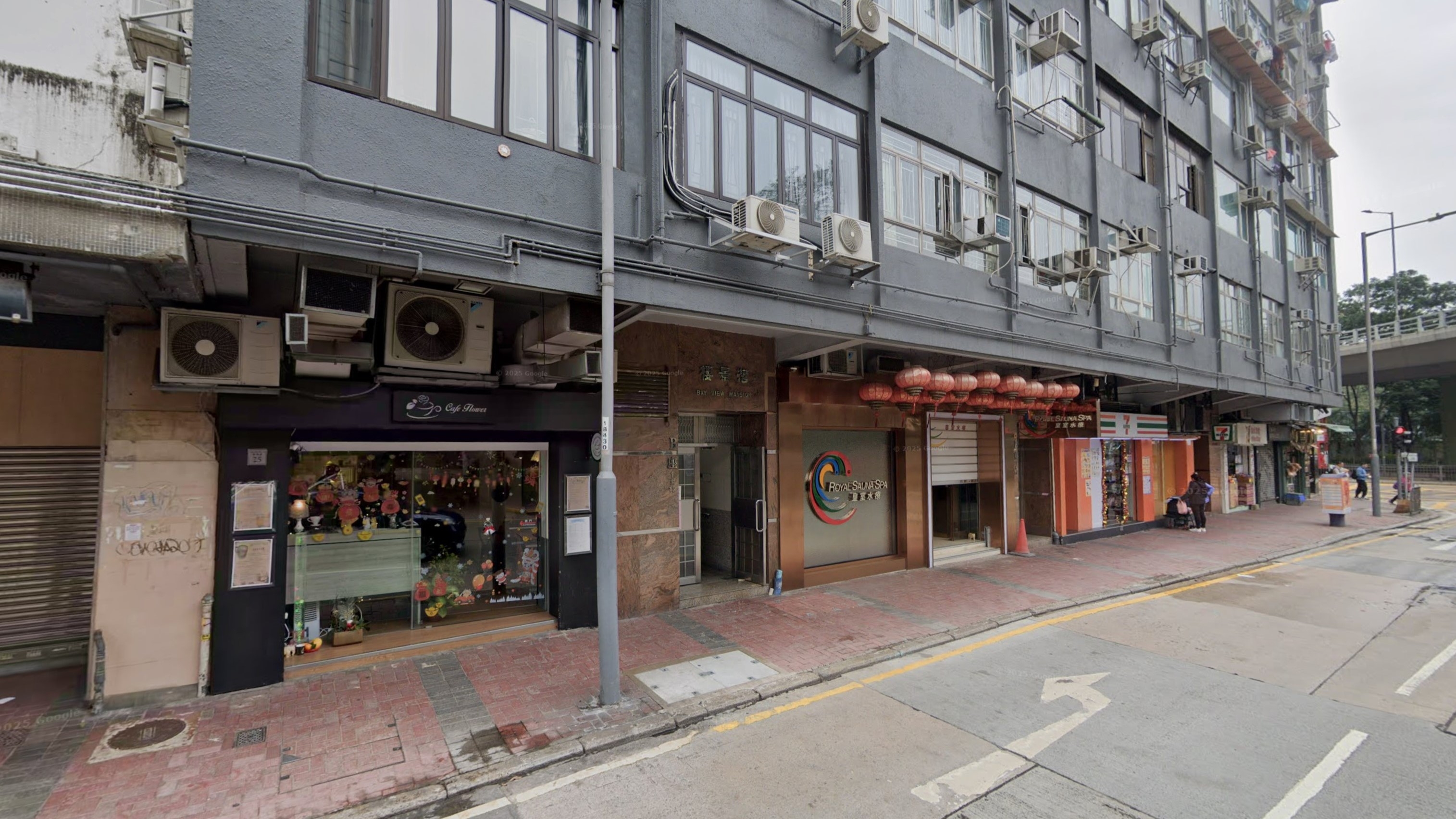 據報，現場為銅鑼灣摩頓臺11至21號灣景樓一個單位，涉案72歲姓姚男子，與其75歲胞姊同住上址。（Google街景截圖）