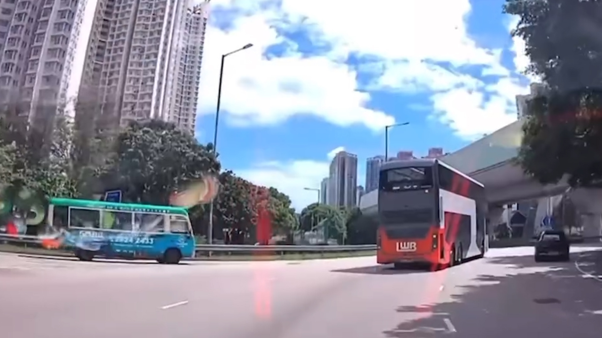 車Cam直擊｜馬鞍山司機迴旋處失誤打白鴿轉　網民嘲：個牌淘寶考返嚟