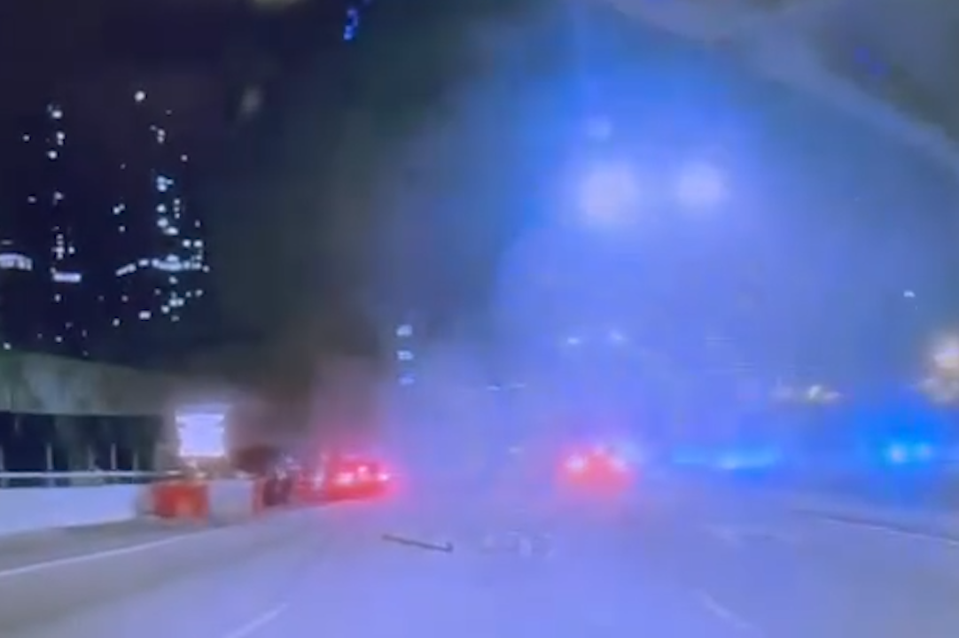 西九龍公路車禍疑的士切線撼私家車3人死。(影片截圖)