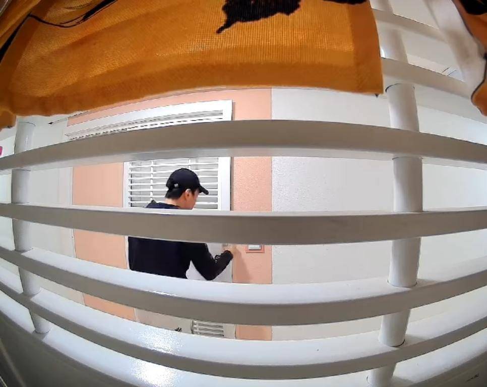 皇后山邨單位遭「踩線」。(FB)