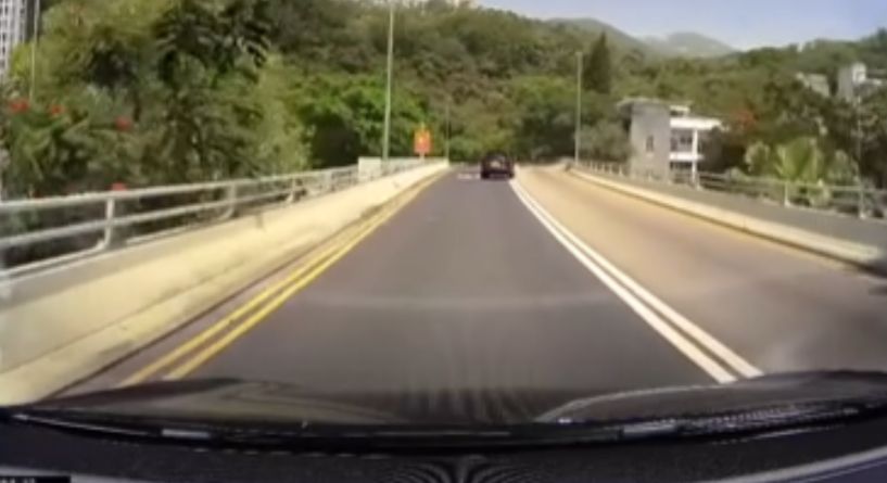 香港仔中港牌車硬Cut雙白線