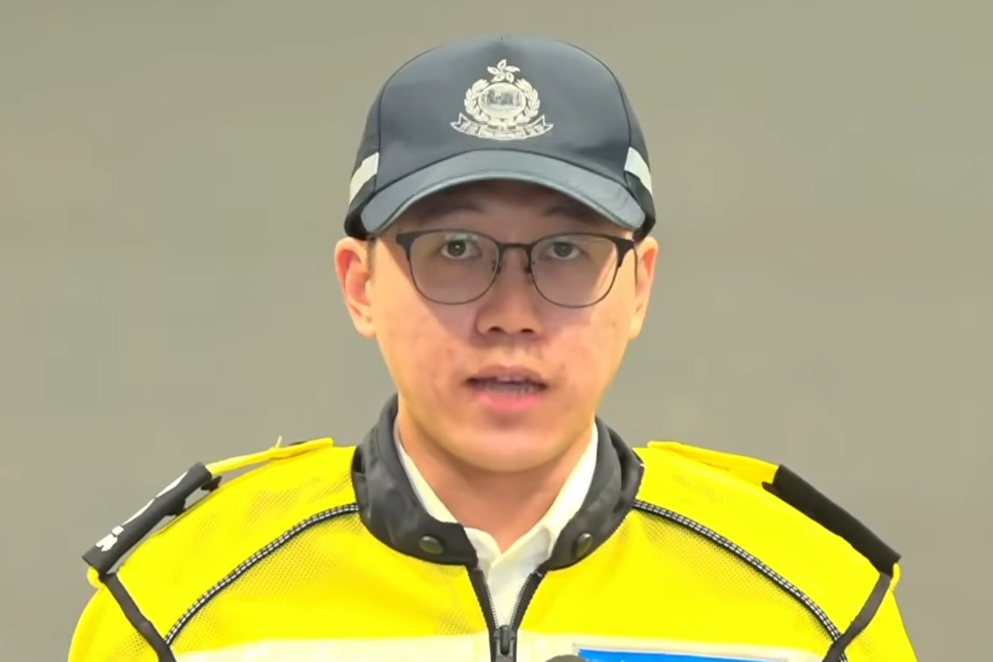 警方港島總區交通部執行及管制組高級督察黃嘉穎（警方YouTube直播截圖）