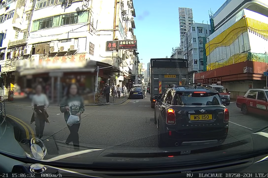 兩女九龍城撩司機搭順風車，網民思疑為「新騙局」。(影片截圖／FB@Kenny Lai)