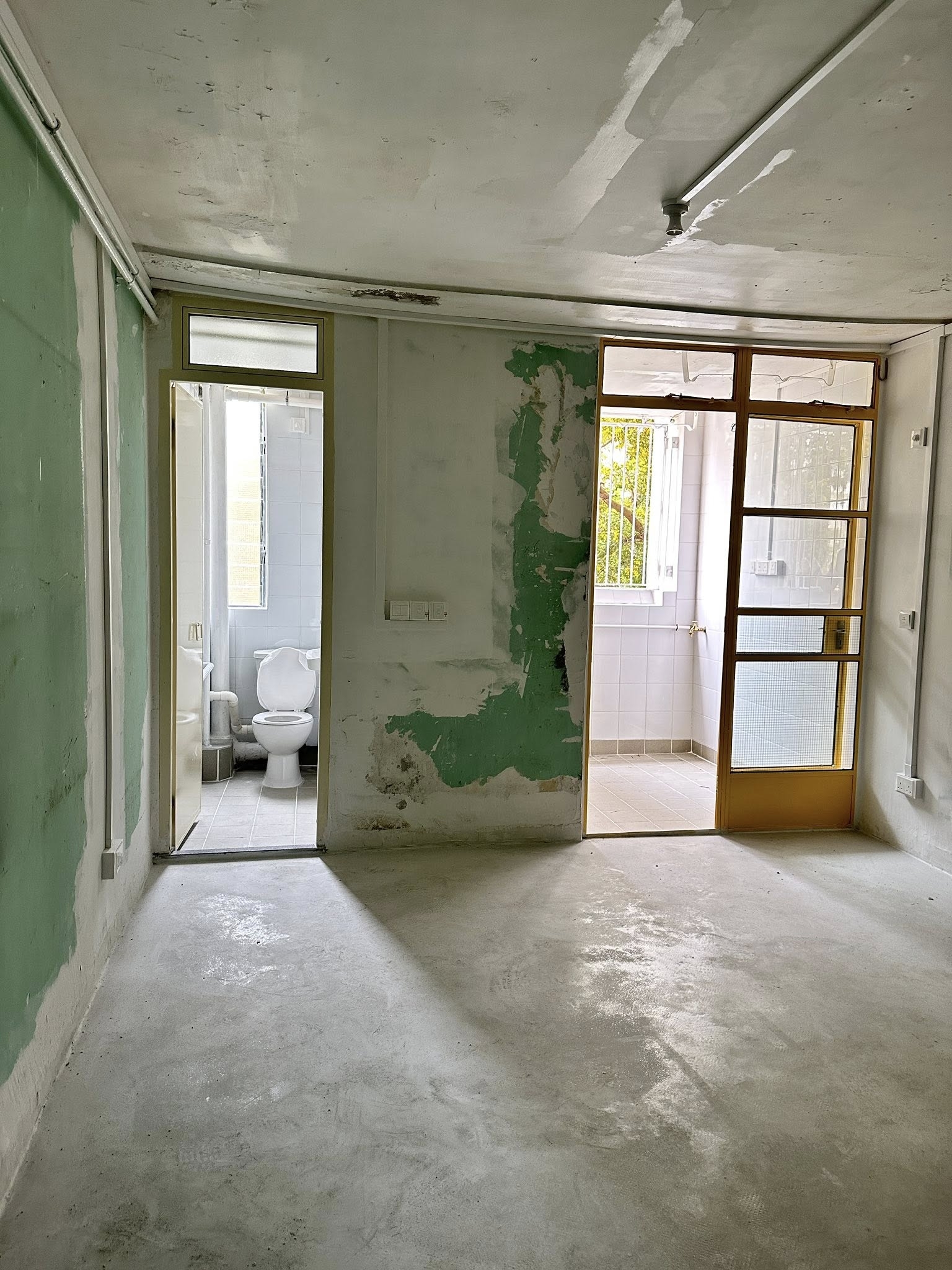 No photo description available.