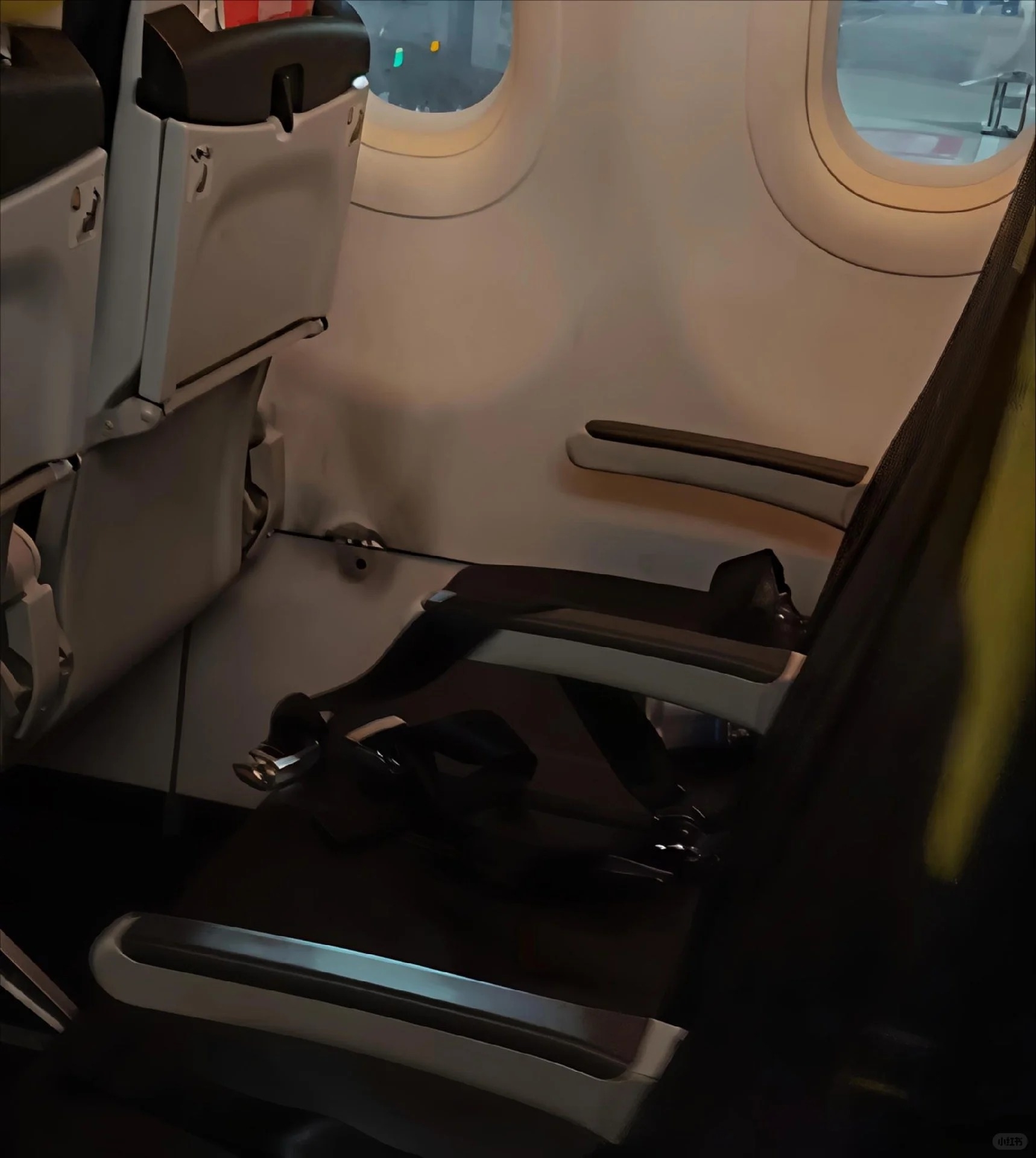 香港飛新加坡酷航Scoot航班驚現火警疑乘客手提電腦自燃無人受傷- 東張+