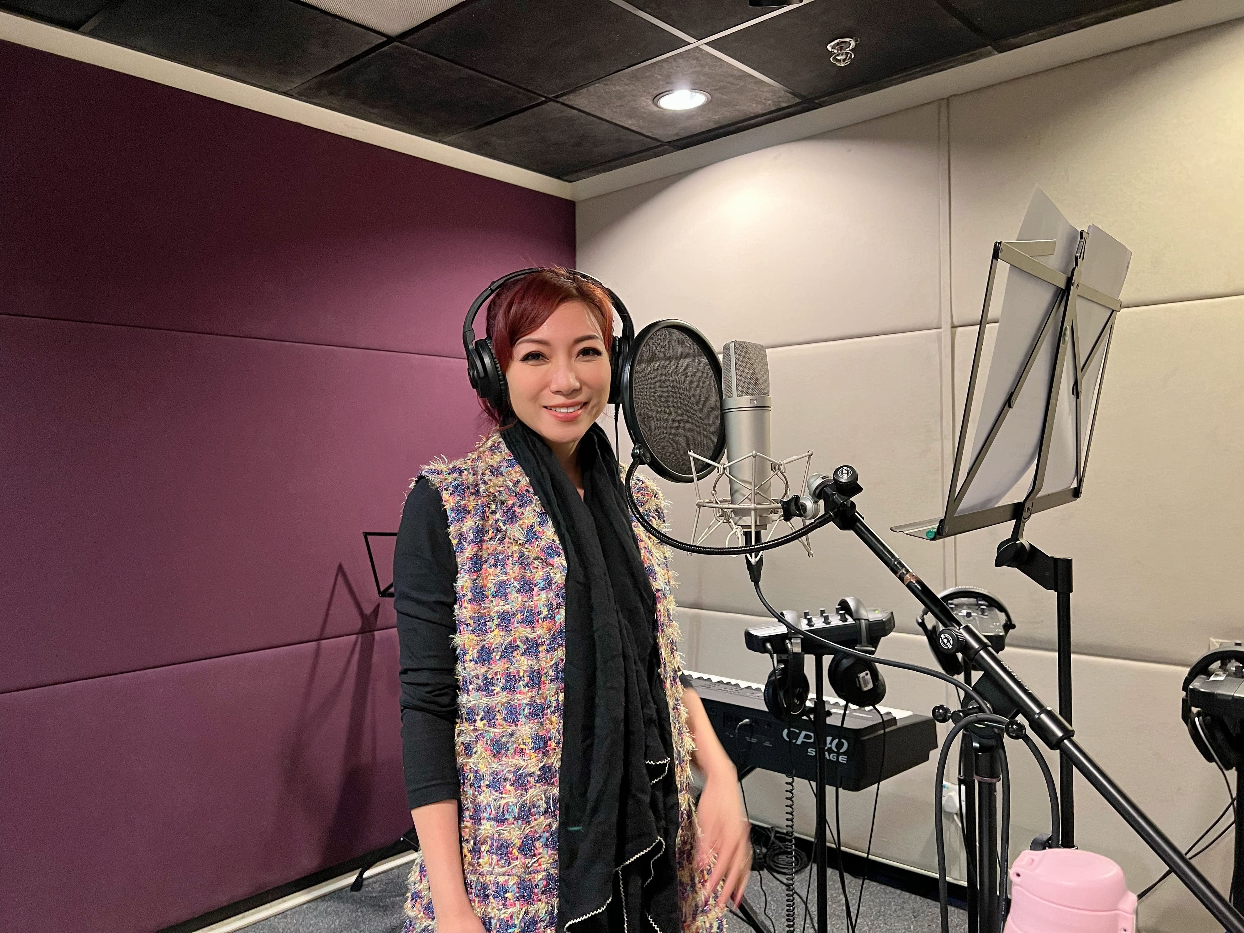 朱凱婷在2001年參選香港小姐，奪得季軍及國際慈善小姐，同屆冠軍是楊思琦。