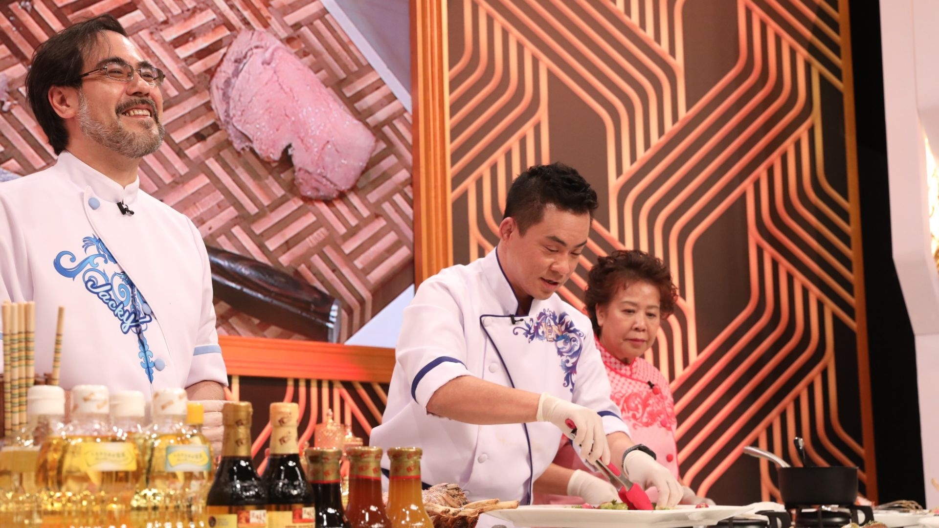 Jacques笑言有將蔡瀾撰寫關於自己的專欄文章裱起。