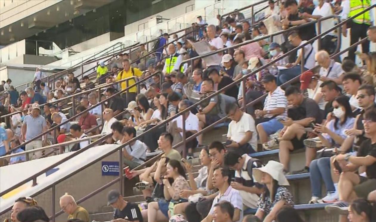 初三「赤口」賽馬日　馬場人頭湧湧 (資料圖片／TVB NEWS)