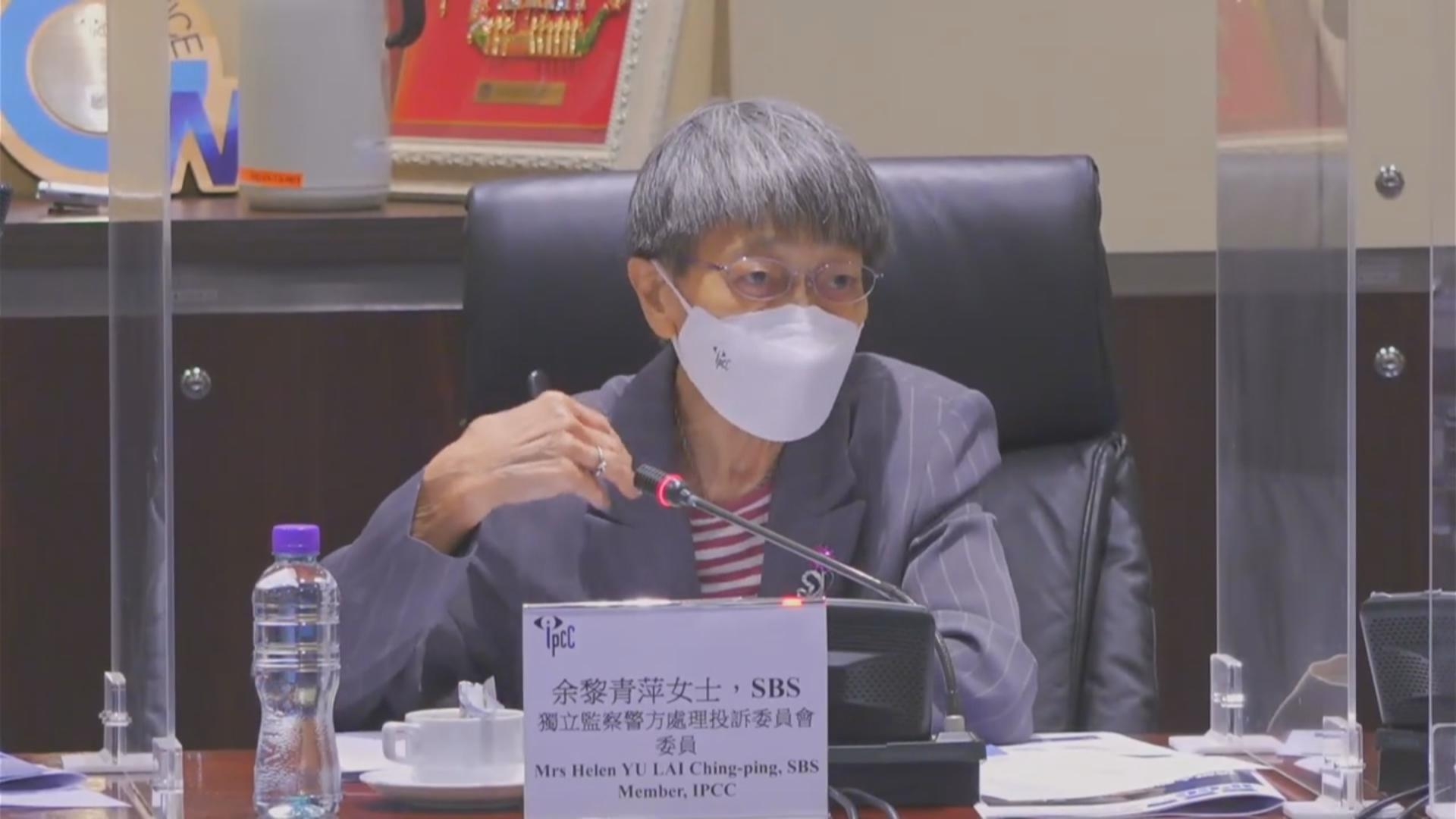 余黎青萍力斥香港小姐選美盛事中，傳統泳裝問答環節太少布，佢表示：「答問題使咩人哋喺冷氣房裡面，對住曾志偉嗰啲咁樣，現場瞪大眼望到實，點解要著三點式泳衣回答問題。」