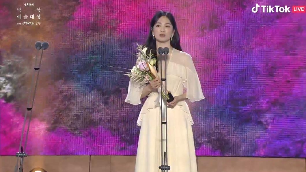 宋慧喬出道27年首奪視后。