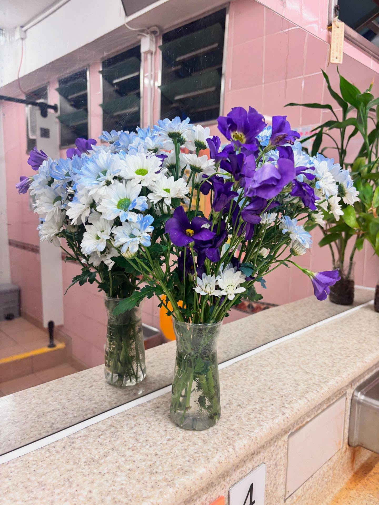 北區公園女廁用心佈置插滿鮮花獲讚「又靚又乾淨」　網民：龍咁威現實版