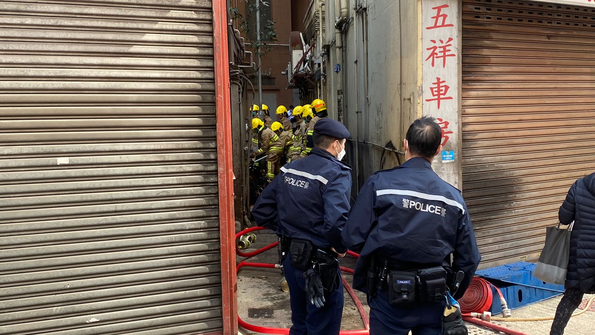 消防派遣5架消防車灌救