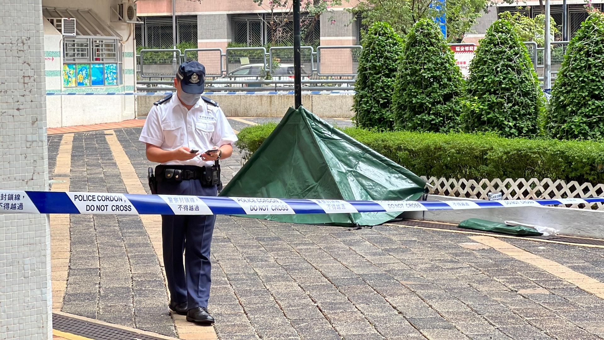 警方及救護員到場，證實該名姓羅約40歲男事主當場死亡