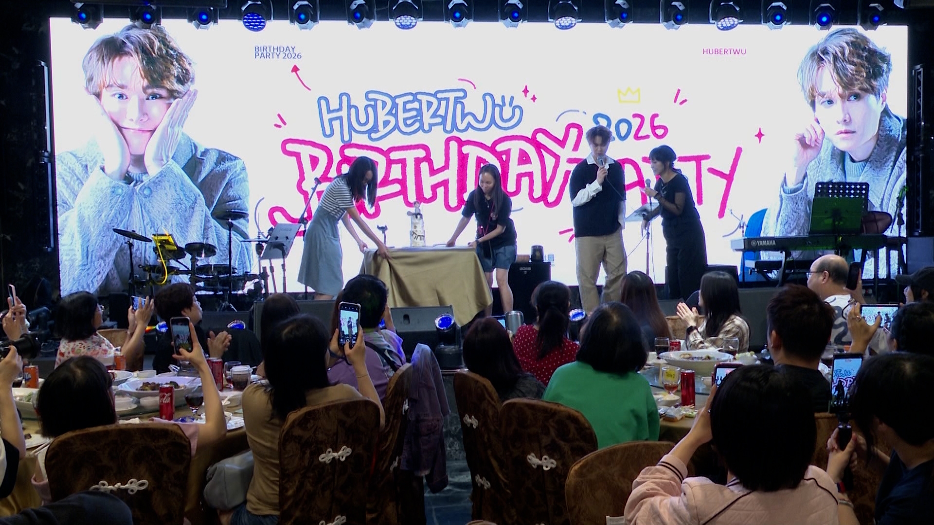 3月27日是Hubert胡鴻鈞的生日，今日一眾歌迷為他預備了盛大的生日會。