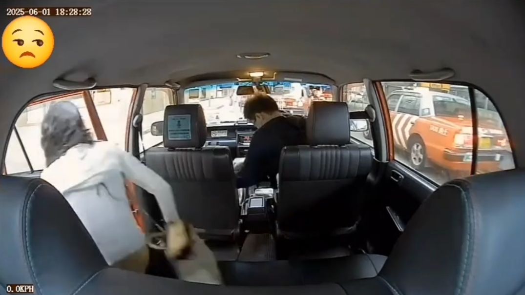 港的士司機慘遭偷錢